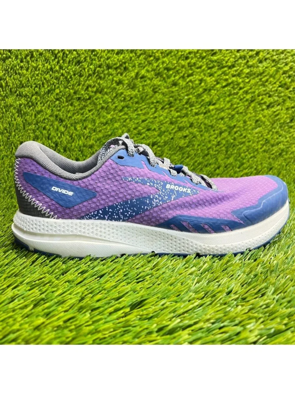 Brooks Divide 4 Womens Size 7 Purple Blue White Athletic Running Shoes Sneakers
